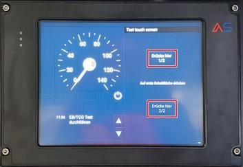 Abbildung zu Schritt 8: ETCS-Display bei Führerpult 1 und 2 mit der Betätigung der beiden Taster „ Drücke hier 1/2“ und „Drücke hier 2/2“ kalibrieren.